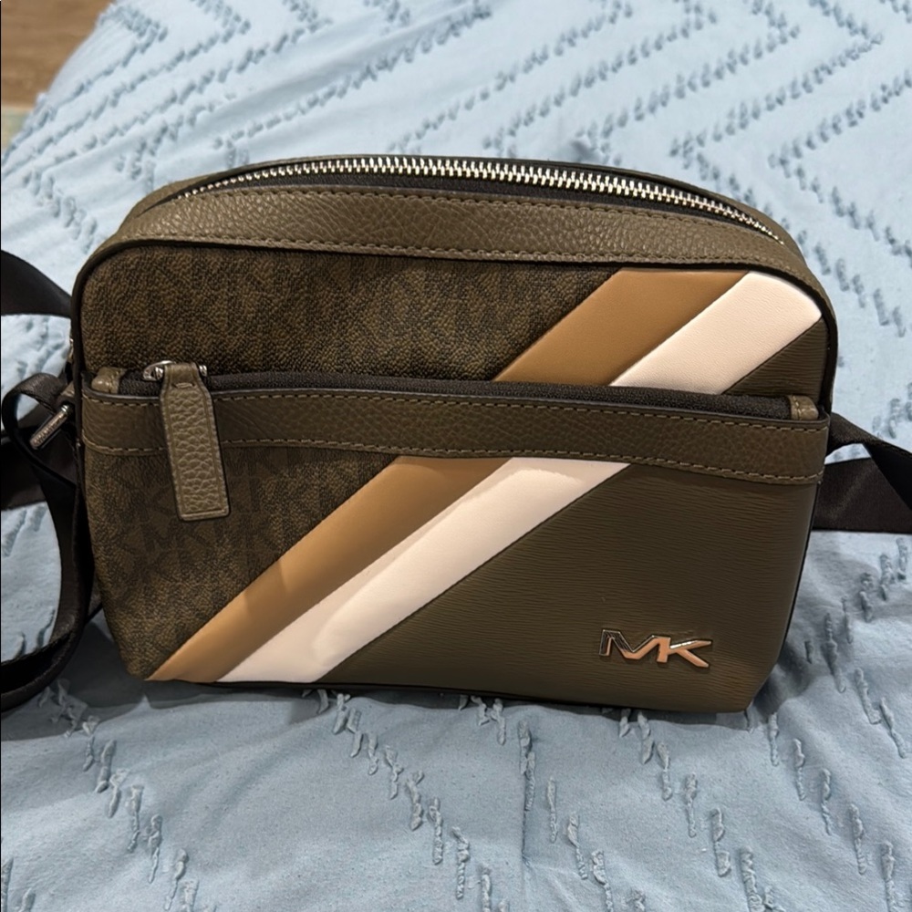 Michael Kors Green and White Crossbody Bag Sleek Design